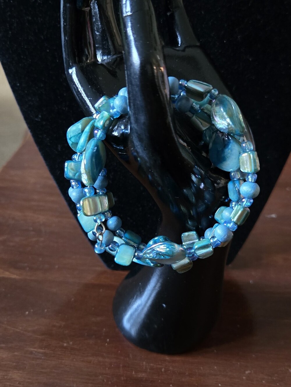 Turquoise Shell Wired Braclet - Picture 2 of 3